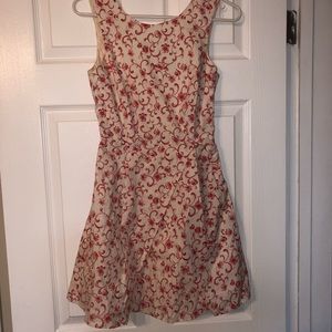 Sleeveless white dress with pink flower detail